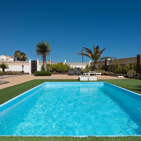 Homeforguest Apartment With Pool And Terrace 1 Min From The Beach Коралео Екстериор снимка