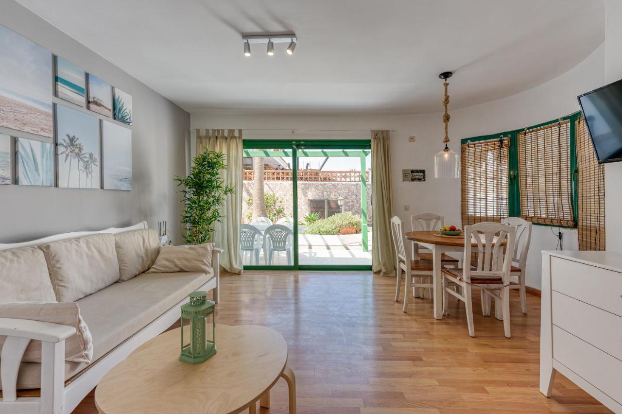 Homeforguest Apartment With Pool And Terrace 1 Min From The Beach Коралео Екстериор снимка